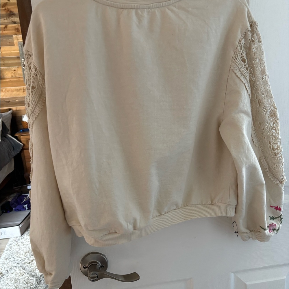 Embroidered Anthropologie Floral Cream Sweatshirt Accents&lace sleeves - Picture 5 of 5